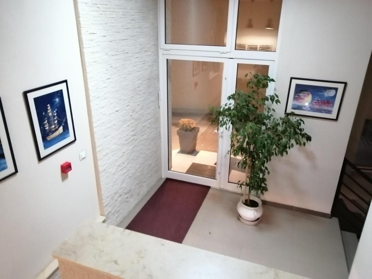 Apartment Butterfly *